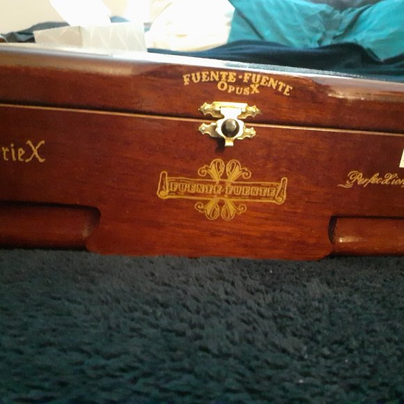 FuenteFuente Opus X Serie X Perfecxion No. 4 lacquered empty cigar box - Picture 2 of 5